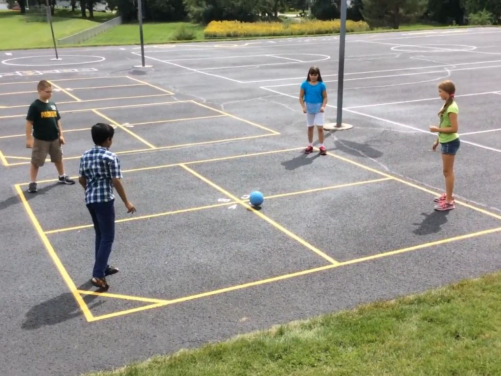 how to set up four square court